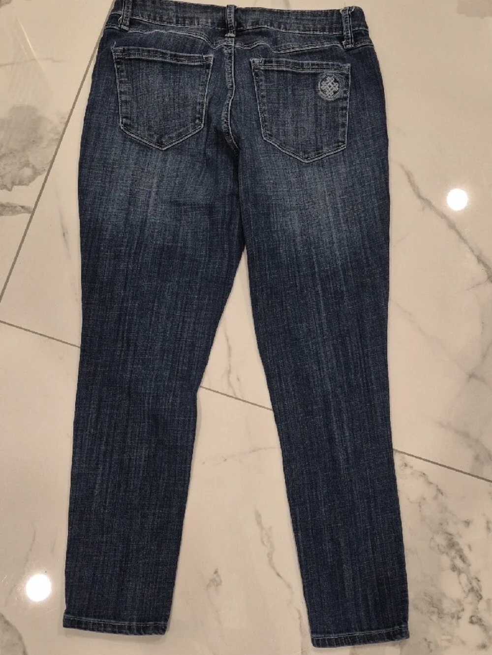 Laurie Felt Ripped Skinny Jeans in Dark Blue Wash